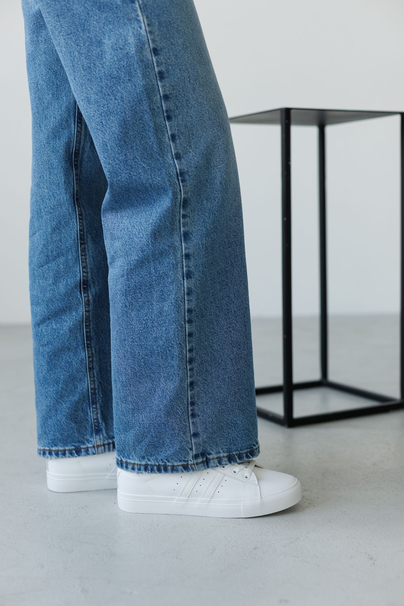 094A5946